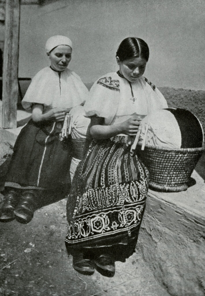 Josef Vydra Ženy z Turieho Poľa pri paličkovaní