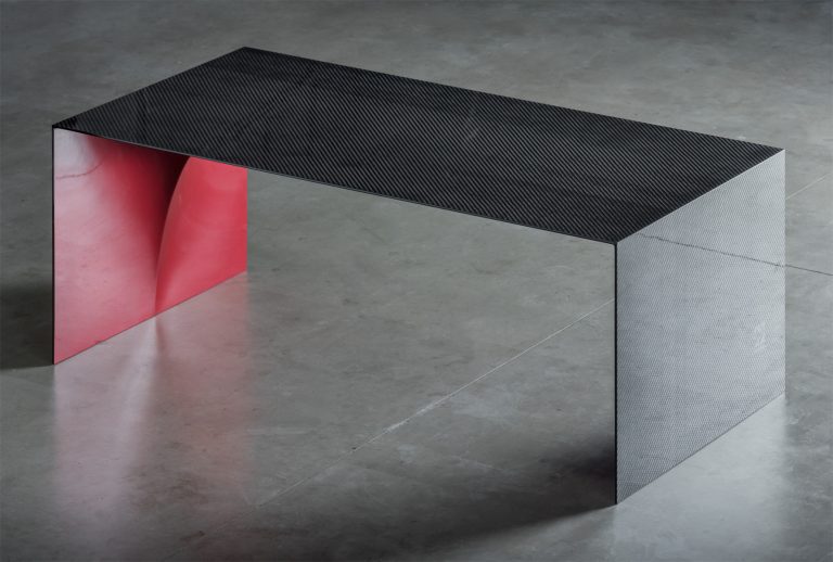 kancelársky stôl "Enigmatic"
