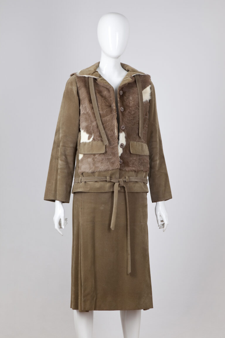 Dámsky kostým z umelého semišu a kožušiny s opaskom, 2-dielny (kabátik, sukňa)