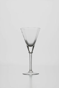 Pohár kónického tvaru na šampanské s optišovým dekorom