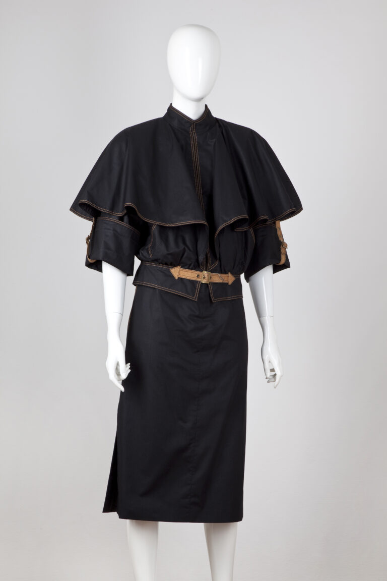 Dámsky plášťový kostým čierny, 2-dielny (sukňa, plášť)