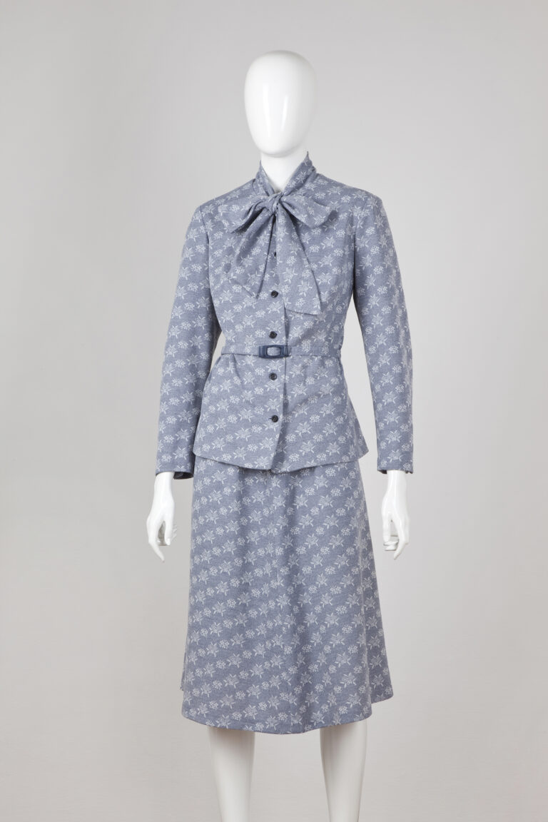 Sukňový kostým zo šedého vzorovaného úpletu, 2-dielny (sako, sukňa)