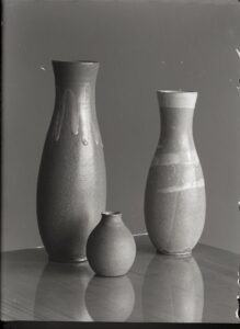Tri vázy