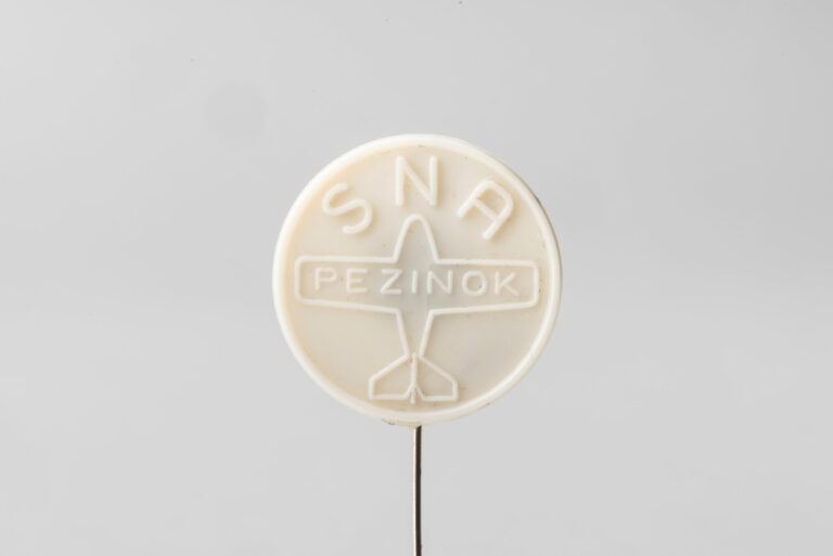 Odznak kruhový biely SNA Pezinok