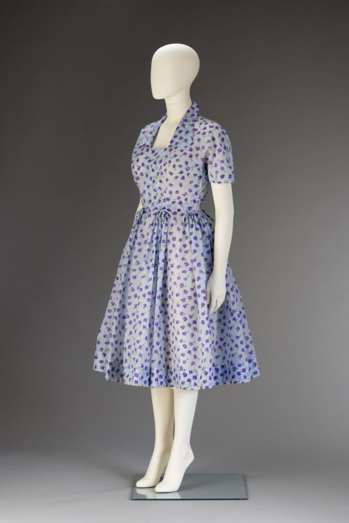 Lída Ascher: Šaty z tlačeného padákového nylonu, okolo 1950, látka. © Peter Ascher, Archív Petry Tonder.