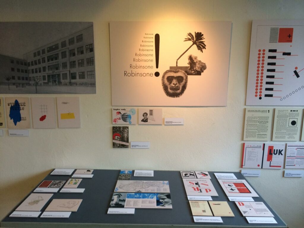 Pohľad do výstavy Bauhaus auf Slowakisch v Bauhause v Dessau, 2015. Foto: Maroš Schmidt