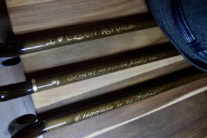 Zákazková kaligrafia na vychádzkové palice