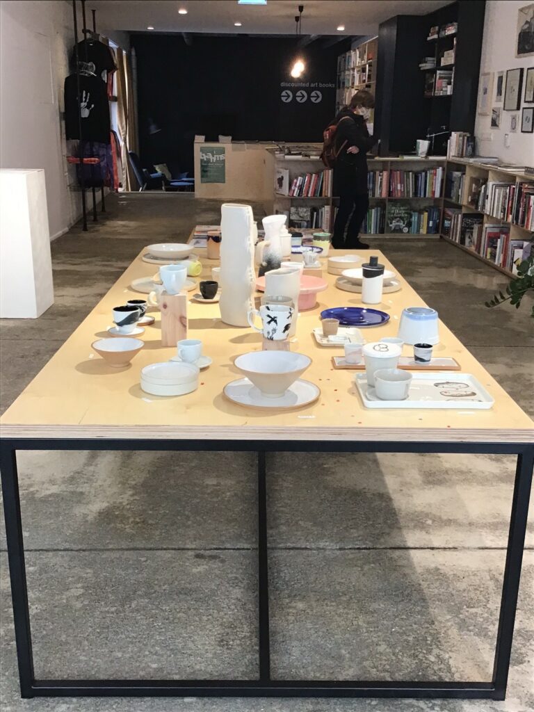Výstava Oslava v Art Books Coffee, marec 2022. Foto: archív autorka