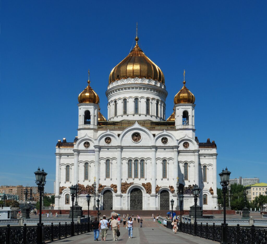 Chrám Krista Spasiteľa v Moskve. Zdroj: https://cs.wikipedia.org/wiki/ Katedr%C3%A1la_Krista_Spasitele_(Moskva)#/ media/Soubor:Moscow_July_2011-7a.jpg