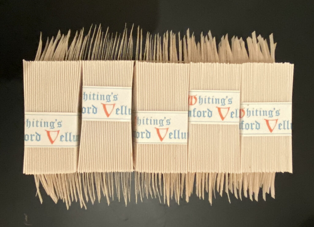 Pushing Envelope 5 (Zájsť až za okraj 5), vintage obálky, rezanie, kombinovaná technika, 2017. Z výstavy Inšpirácia papierom V., Galéria X, 2022. Foto archív Jozefa Bajusa