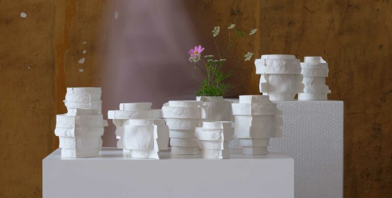 Autorská technológia/séria porcelánových váz Originál, 2022. Foto Viktor Tabiš