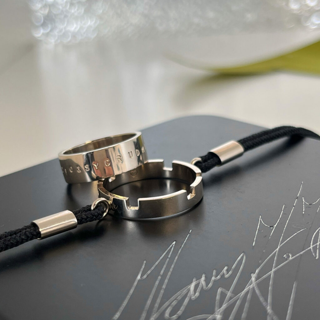 Prsteň a náramok, párový šperk pre manželov, biele zlato, 2022.