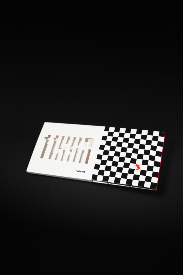 TwoTone / Osobitosť v prepojení