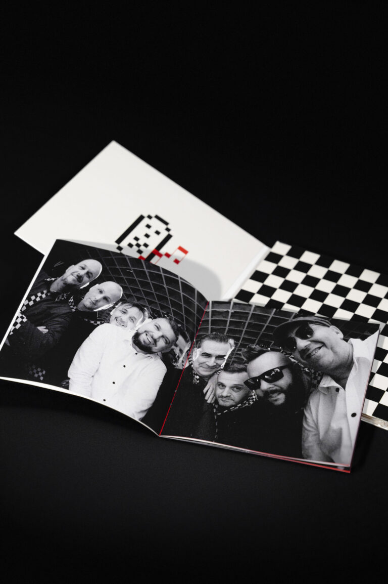 TwoTone / Osobitosť v prepojení