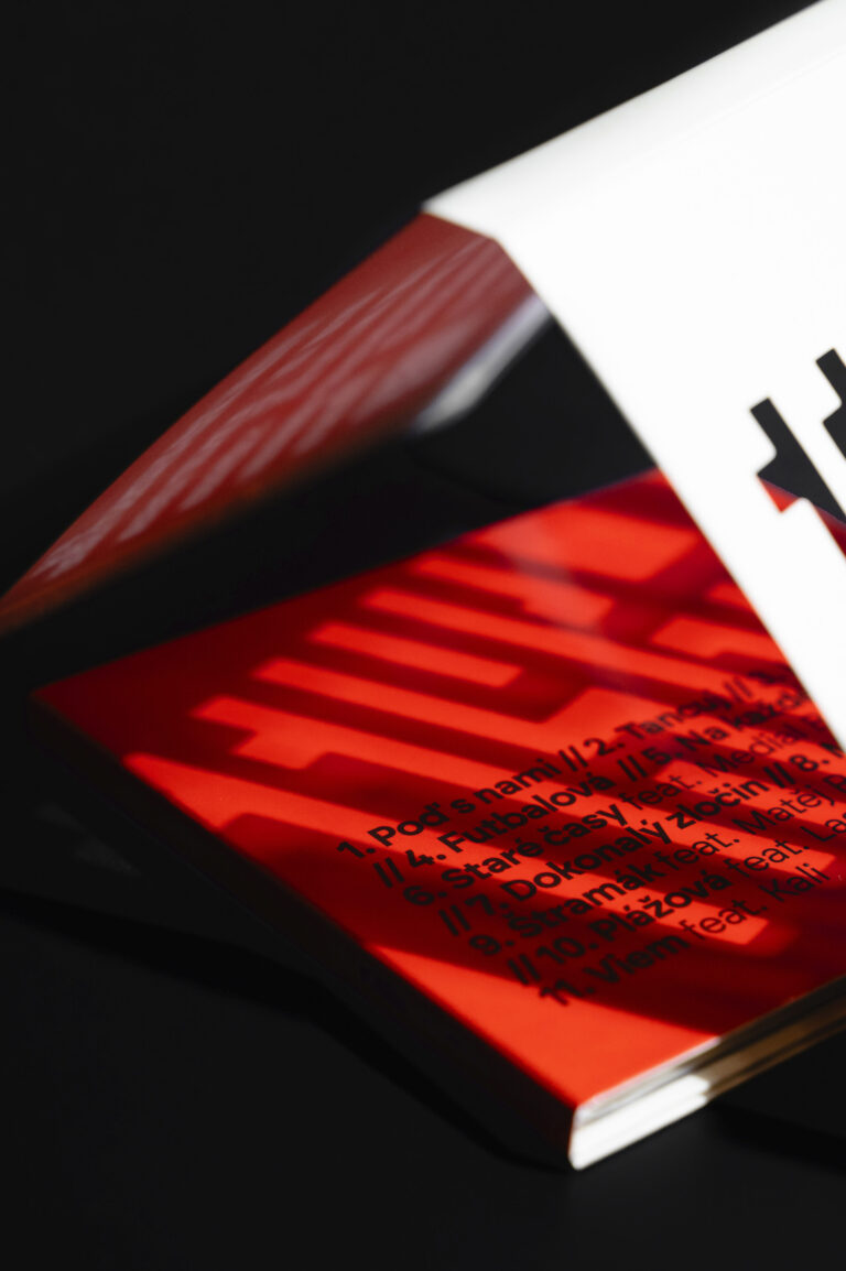 TwoTone / Osobitosť v prepojení