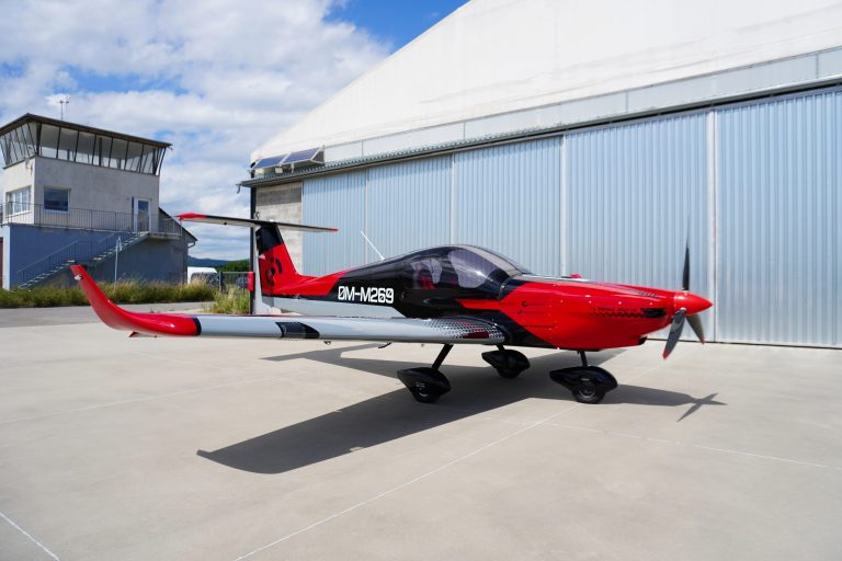 Design laku a polepu na DOVA Skylark