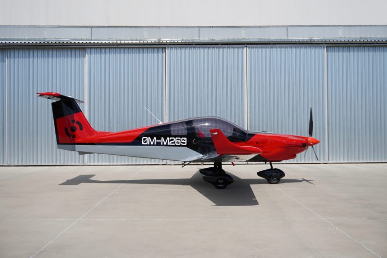 Design laku a polepu na DOVA Skylark