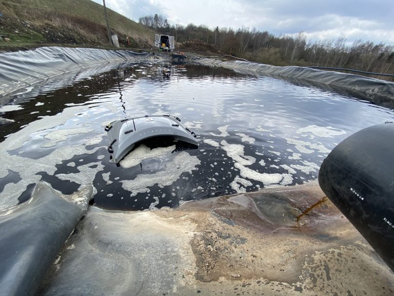 Pláva ako kačka, meria ako laboratórium – Elis eLagoon dron na detekciu priesakov