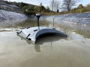 Pláva ako kačka, meria ako laboratórium – Elis eLagoon dron na detekciu priesakov