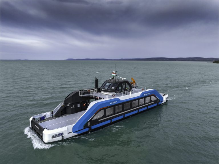 Bahart lode pre jazero Balaton