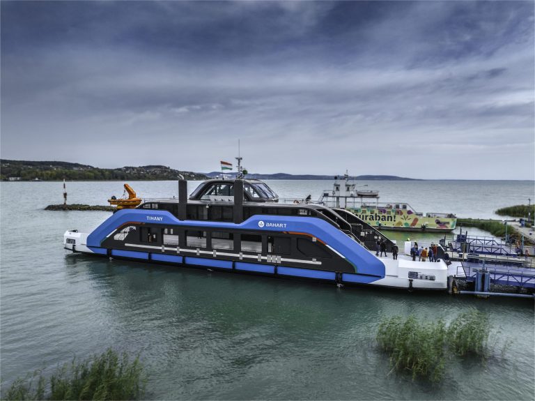 Bahart lode pre jazero Balaton