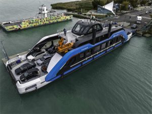 Bahart lode pre jazero Balaton