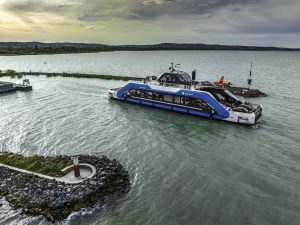 Bahart lode pre jazero Balaton