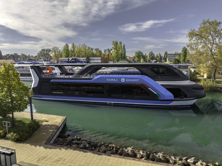 Bahart lode pre jazero Balaton