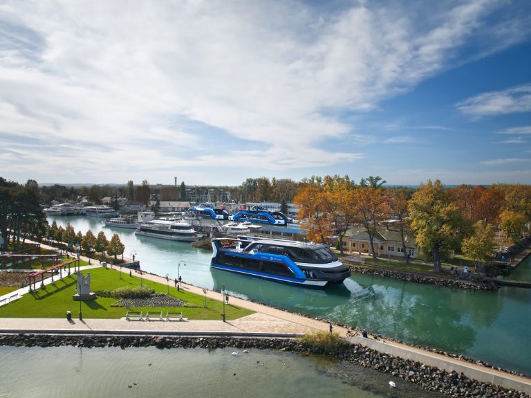 Bahart lode pre jazero Balaton