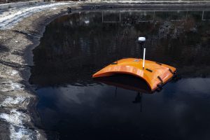 Pláva ako kačka, meria ako laboratórium – Elis eLagoon dron na detekciu priesakov