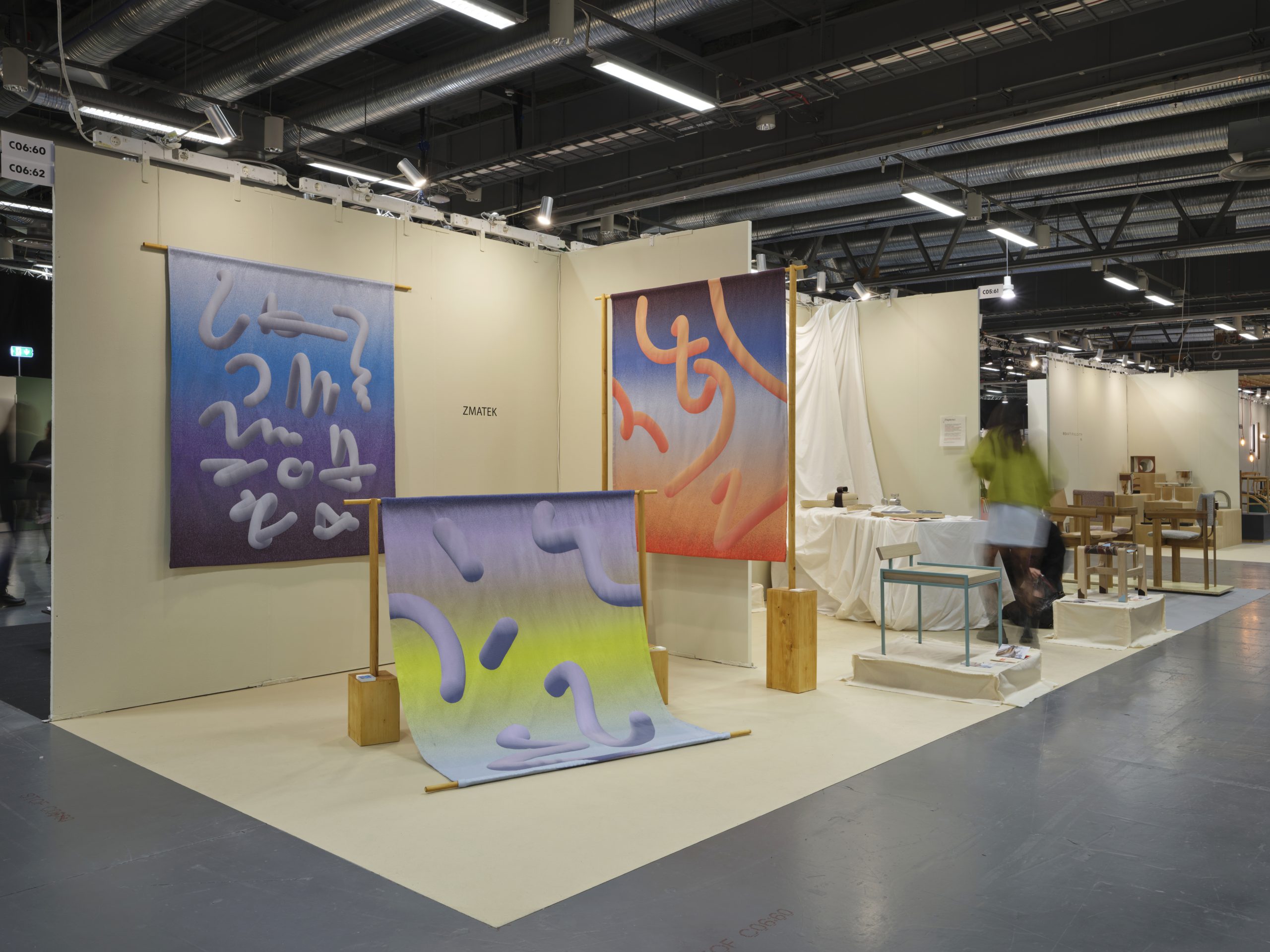 Stockholm Furniture Fair 2025 – Greenhouse, Collection of tapestries In-between. Foto: Yosuke Kojima
