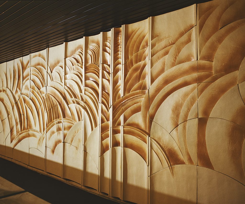 Reliéfna stena, Istropolis (bývalý Dom odborov,
techniky a kultúry), Bratislava, 1980. Stav
neznámy. Architektúra: Ferdinand Konček,
Iľja Skoček, Ľubomír Titl, Tibor Gebauer.