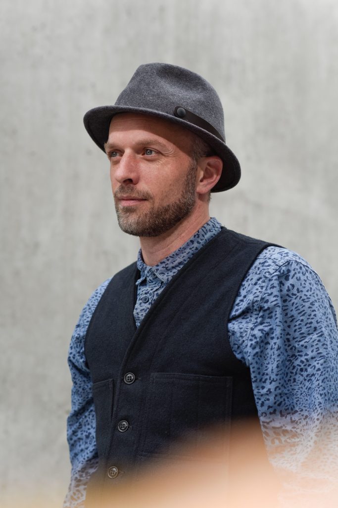 Kurátor bienále Scott Longfellow. Foto © Mathilda Olmi