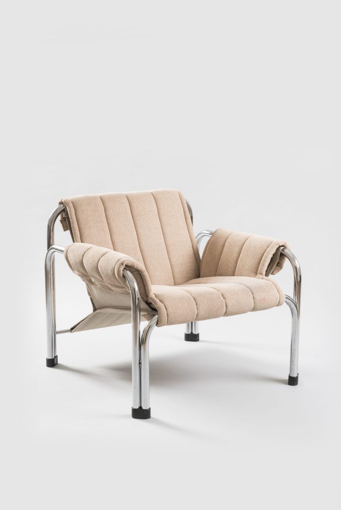 Viliam Chlebo: Kreslo T2403, Kodreta Myjava, 1980, SMD.