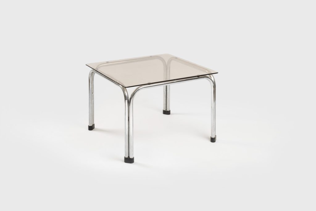 Viliam Chlebo: Stolík T 2203, Kodreta Myjava, 1980, SMD.